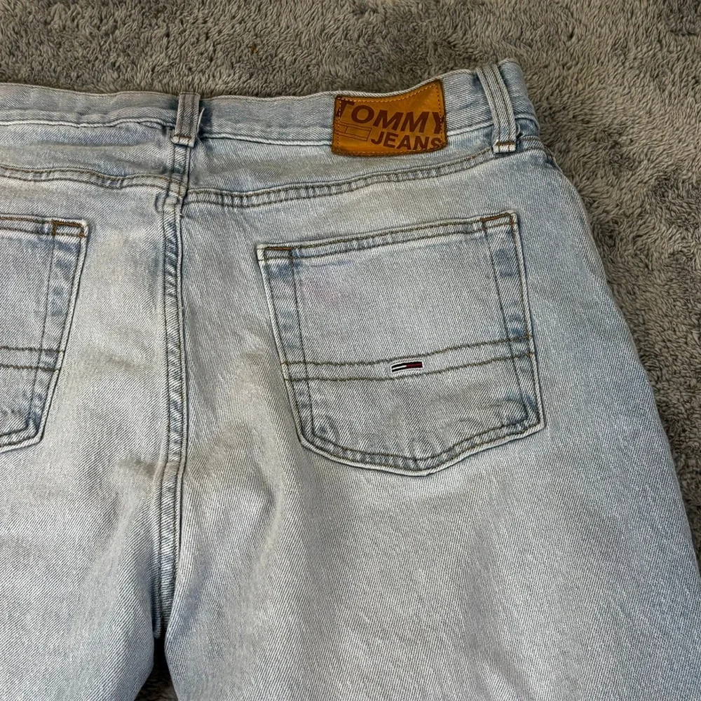 Tommy Jeans Mens Distressed Straight Leg Light Wash Denim Blue Ripped Pants